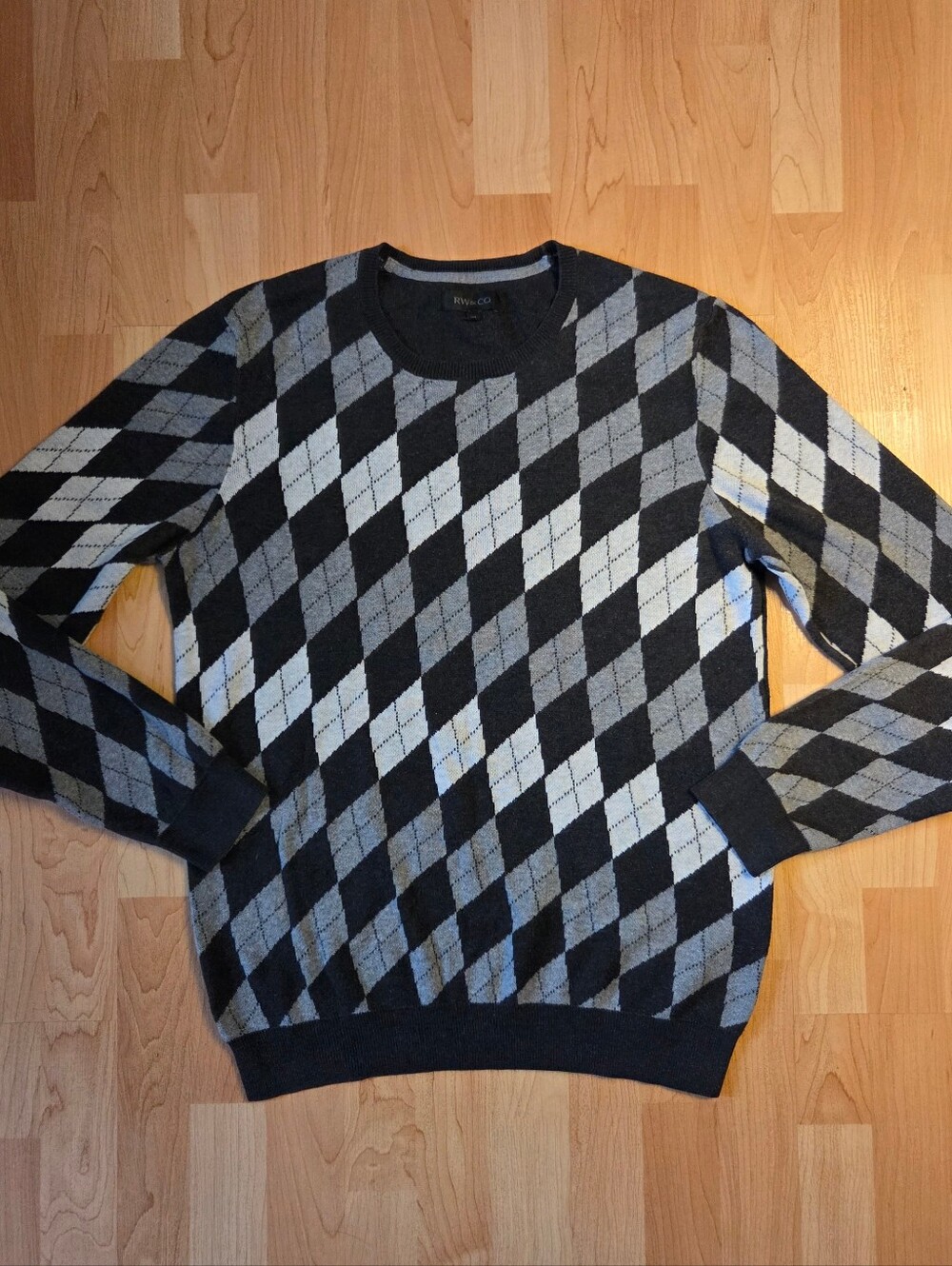 RW & Co argyle pullover sweater